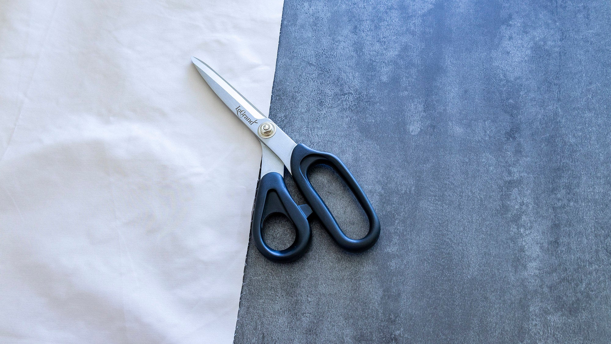 Why Cutting Fabric Cleanly Is Difficult
