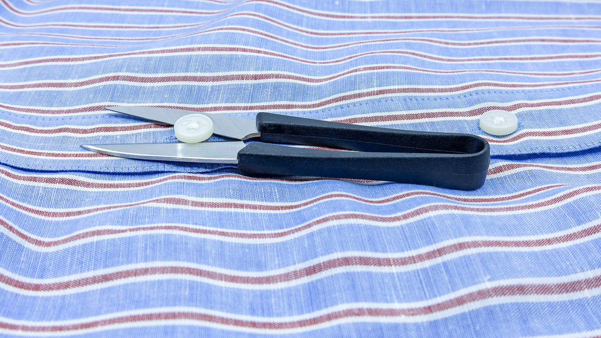 Short vs. Long Thread Snips for Removing a Shirt Button: Which Is Easier to Use?
